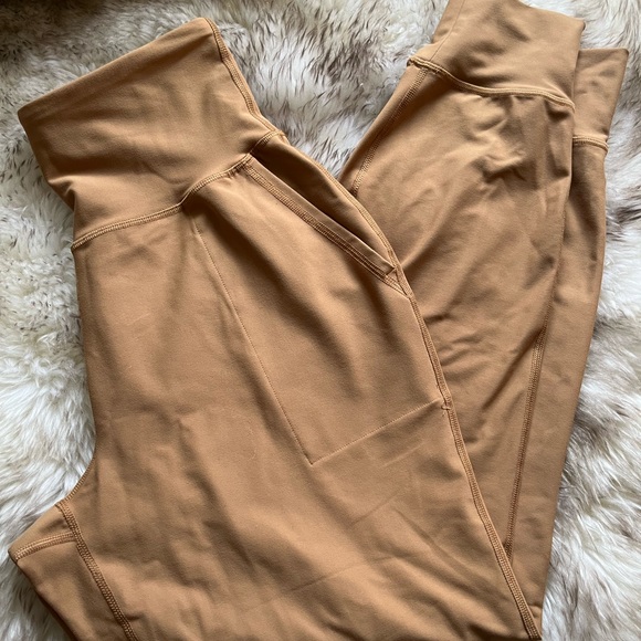 Old Navy Active high waisted powersoft 7/8 joggers size M (Yoga pants/leggings) - Picture 1 of 3